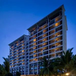 Ramada Plaza By Wyndham Bay Отель